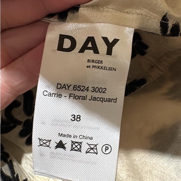 Day Birger et Mikkelsen white Floral Print Long Sleeve cropped blouse NWT - Picture 6 of 8